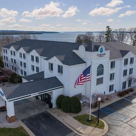 Charlevoix Inn & Suites Surestay Collection By Best Western Bagian luar foto