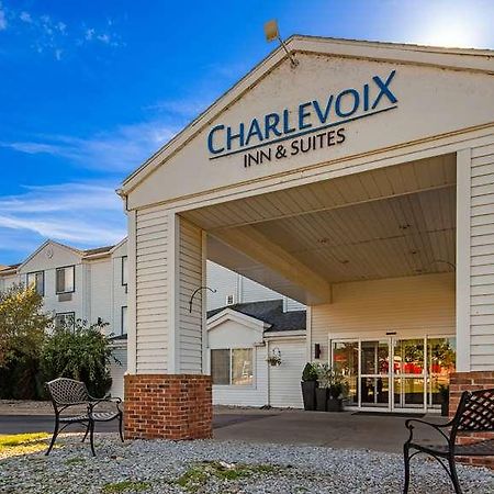Charlevoix Inn & Suites Surestay Collection By Best Western Bagian luar foto