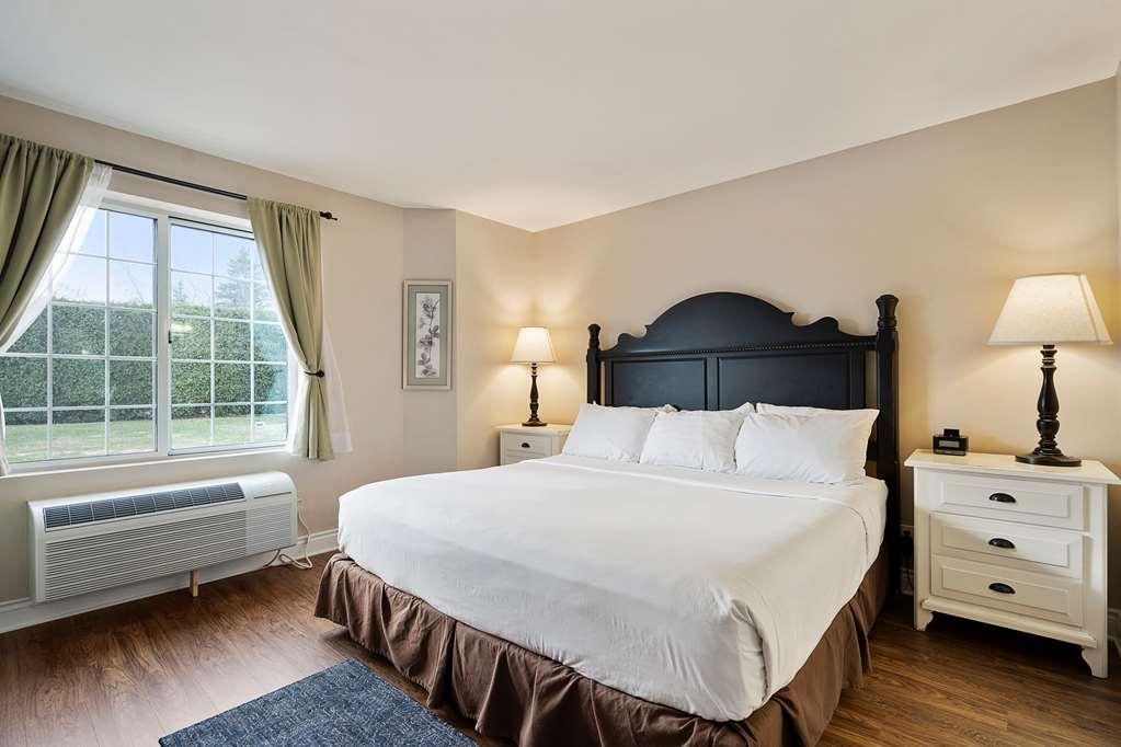 Charlevoix Inn & Suites Surestay Collection By Best Western Ruang foto