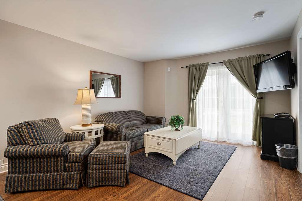 Charlevoix Inn & Suites Surestay Collection By Best Western Ruang foto