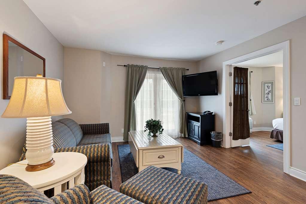 Charlevoix Inn & Suites Surestay Collection By Best Western Ruang foto