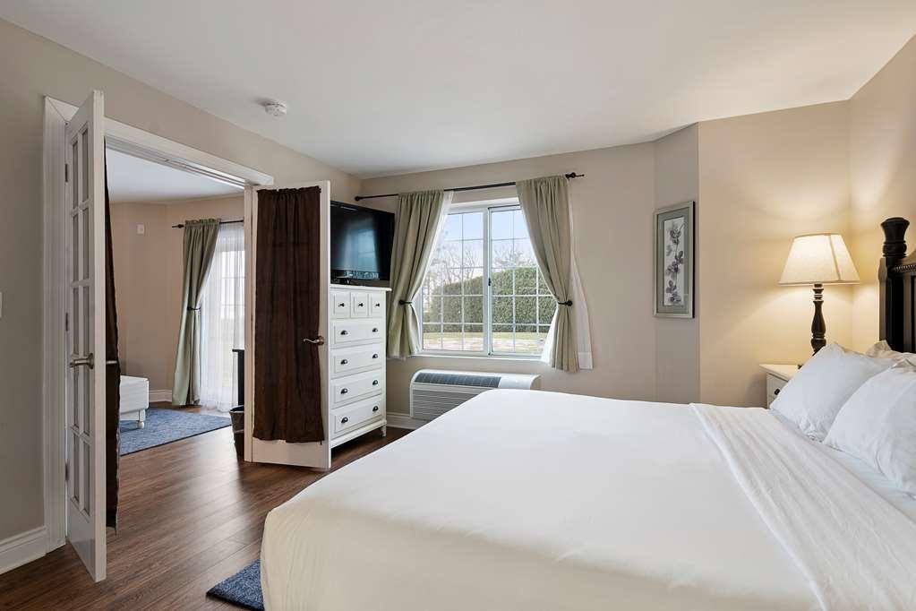 Charlevoix Inn & Suites Surestay Collection By Best Western Ruang foto