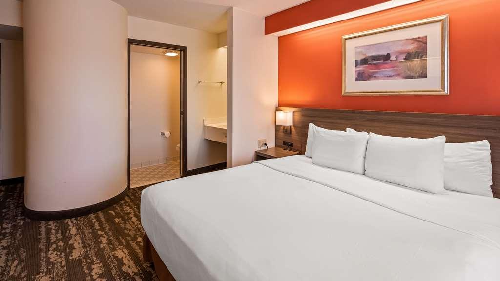 Charlevoix Inn & Suites Surestay Collection By Best Western Ruang foto