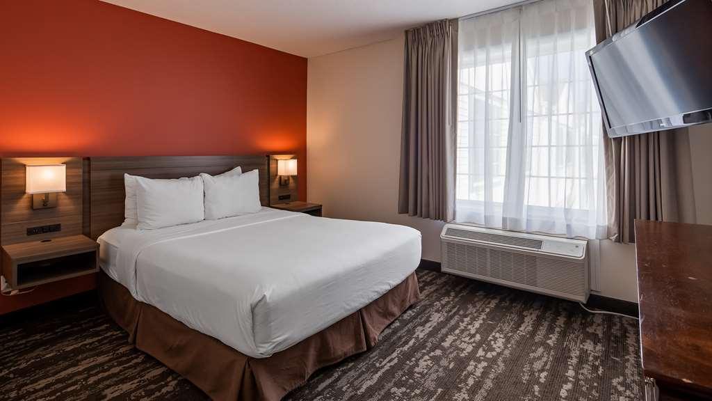 Charlevoix Inn & Suites Surestay Collection By Best Western Ruang foto