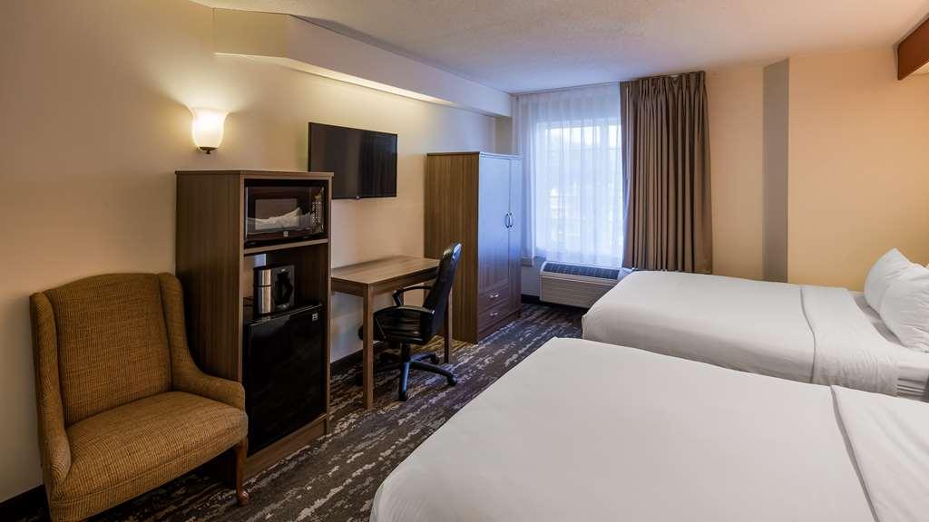 Charlevoix Inn & Suites Surestay Collection By Best Western Ruang foto