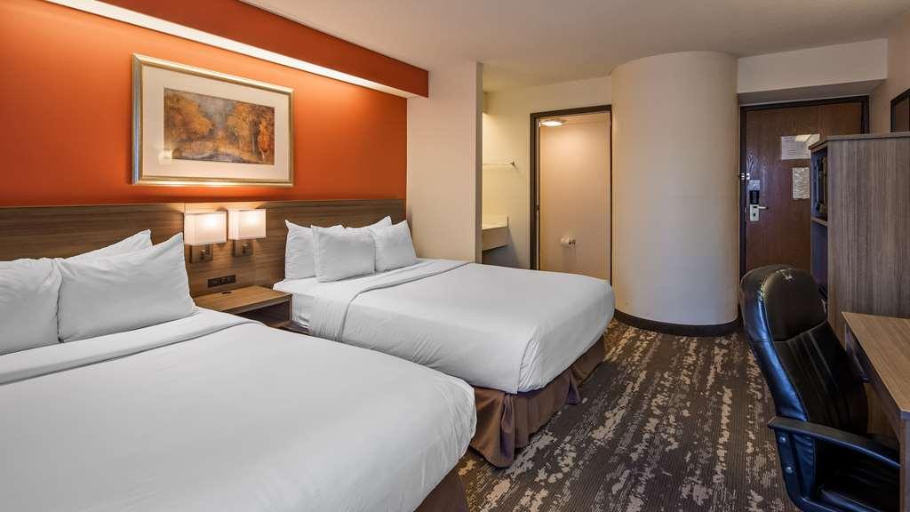 Charlevoix Inn & Suites Surestay Collection By Best Western Ruang foto
